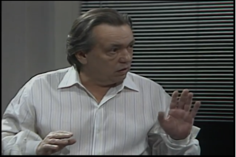 Saldanha vai até a fábrica conversar com Edu sobre Maria do Carmo em Rainha da Sucata