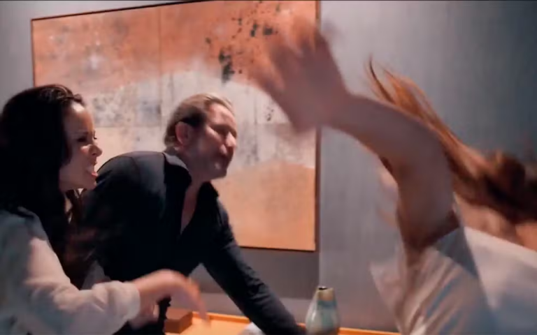 Após flagra, Zenilda enche Ferette e Arminda de porradas em Três Graças