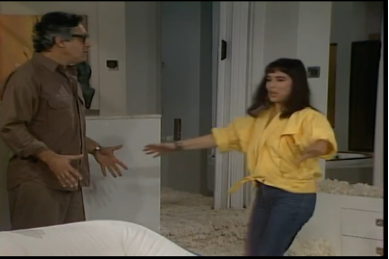 Maria do Carmo e Caio fazem os planos para a derrocada de Renato em Rainha da Sucata