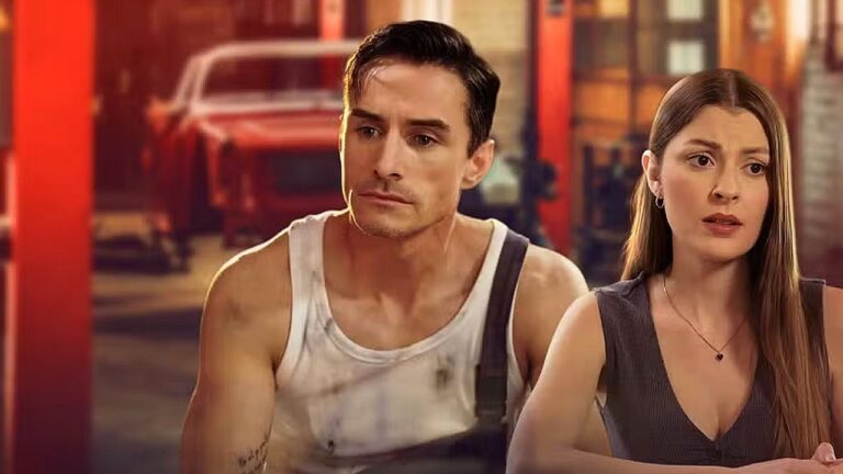 Homem com camiseta branca suja de graxa e suspensório e mulher de vestido escuro aparecem lado a lado com expressões tensas, olhando para algo fora de quadro. Ao fundo, uma oficina mecânica com carro elevado e iluminação avermelhada sugere cena de conflito ou preocupação em ambiente de trabalho.