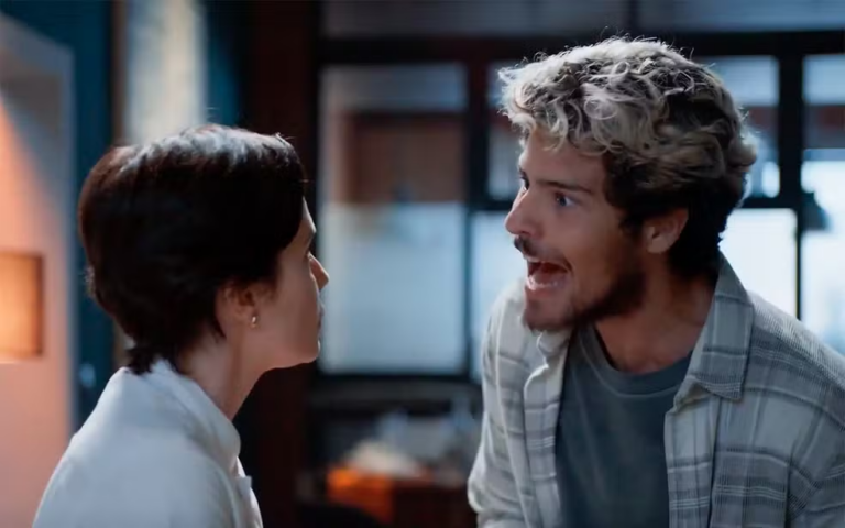 Raul bate boca com Samira para saber o paradeiro de sua filha em Três Graças