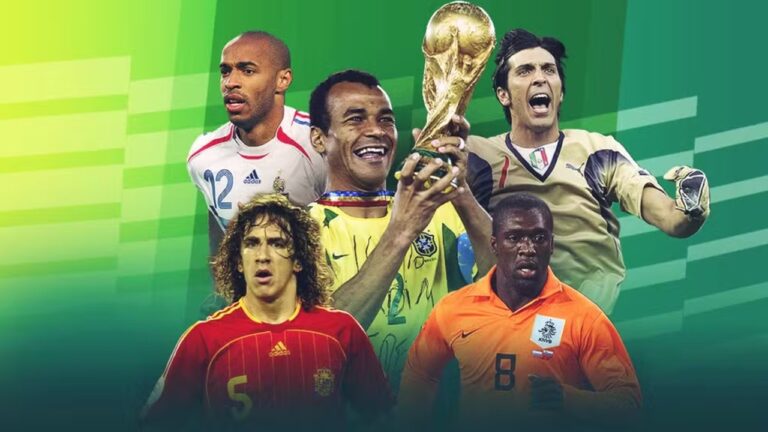 Montagem com ex-jogadores de futebol de seleções da França, Brasil, Itália, Espanha e Holanda com taça da Copa do Mundo