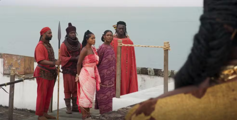 A família real é colocada em praça pública para serem mortos em A Nobreza do Amor