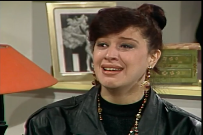 Adriana fica arrasada ao flagrar cena de Laurinha e Edu em Rainha da Sucata