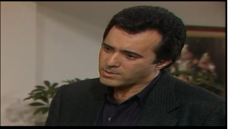 Edu surpreende Maria do Carmo ao esperá-la no esconderijo em Rainha da Sucata