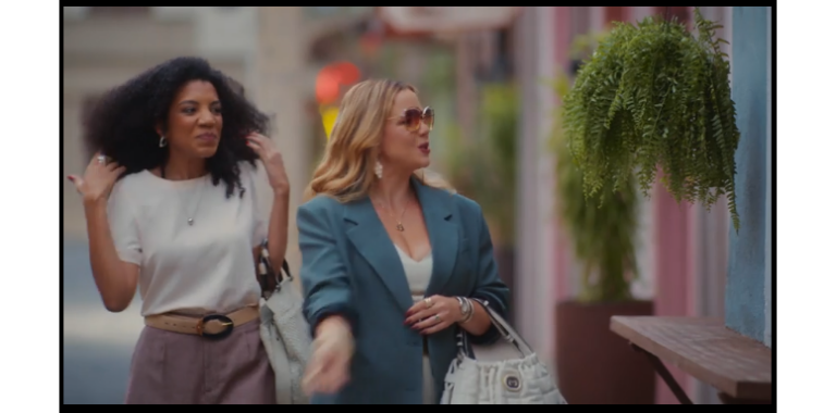 Eva informa a Zilá que a sua coleção não foi escolhida para a Feira de Moda em São Paulo em Coração Acelerado