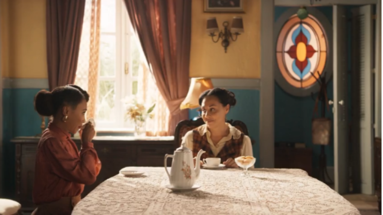 Haydée vai até o orfanato avisar Zenaide sobre a adoção de Jasmim em Êta Mundo Melhor!