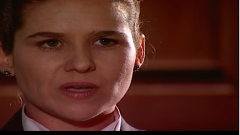 Luísa conta para Janete que o nome de seu marido é Josué Medeiros em Terra Nostra