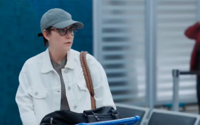 Samira embarca só com o passaporte brasileiro e se despede de Raul em Três Graças