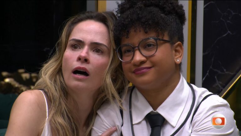 Ana Paula Renault e Milena Lages abraçadas no BBB, uma com expressão de surpresa e outra sorrindo, durante conversa ao vivo na TV Globo.