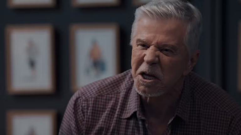 Kasper se cansa do jogo sujo de Lucélia e a chama de mau caráter em Três Graças