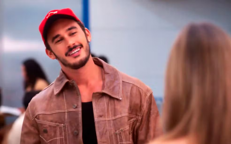 Para esquecer Agrado, João Raul resolve investir em Naiane em Coração Acelerado