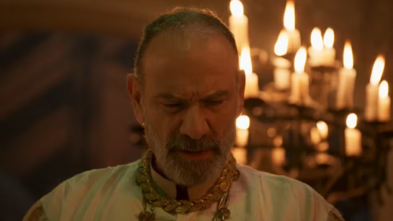 Soliman fica agoniado por causa da cirurgia de Omar em A Nobreza do Amor