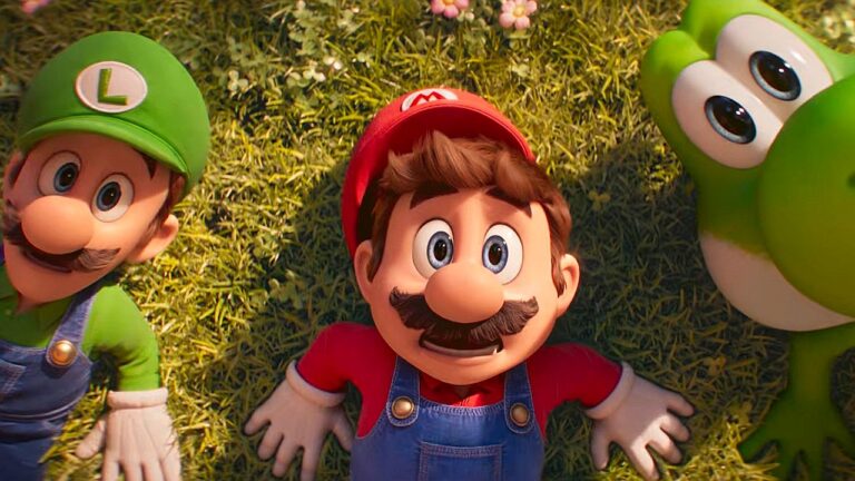 Mario, Luigi e Yoshi deitados na grama olhando para cima em cena do filme Super Mario Bros