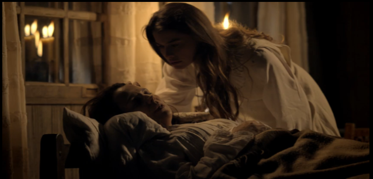 Lívia se assusta com o estado de Emília em Além do Tempo