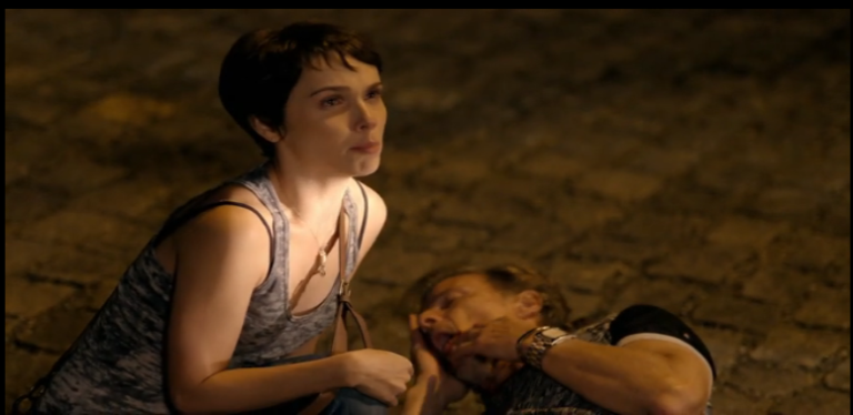Nina salva a pele de Max em Avenida Brasil