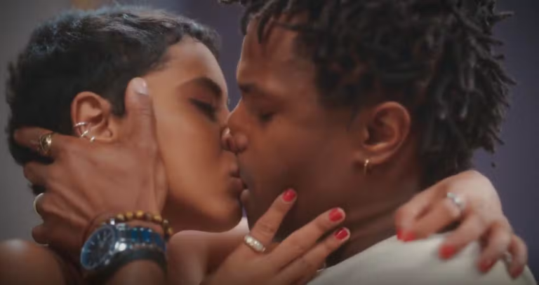 Leandro e Eduarda se entregam a paixão em Coração Acelerado