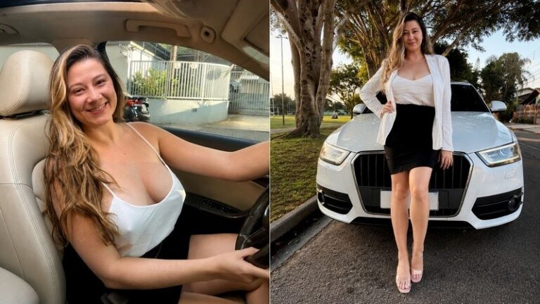 Bella Mantovani sorri ao volante de carro e posa diante de automóvel branco usando blusa branca, blazer e saia preta