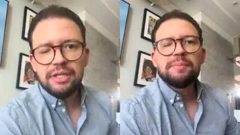 Felipe Pereira em chamada de vídeo com camisa azul e óculos durante gravação de conteúdo para redes sociais