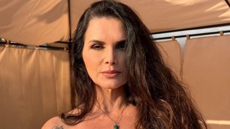 Luiza Ambiel posa com expressão séria em ambiente externo com cabelo solto e luz natural no rosto