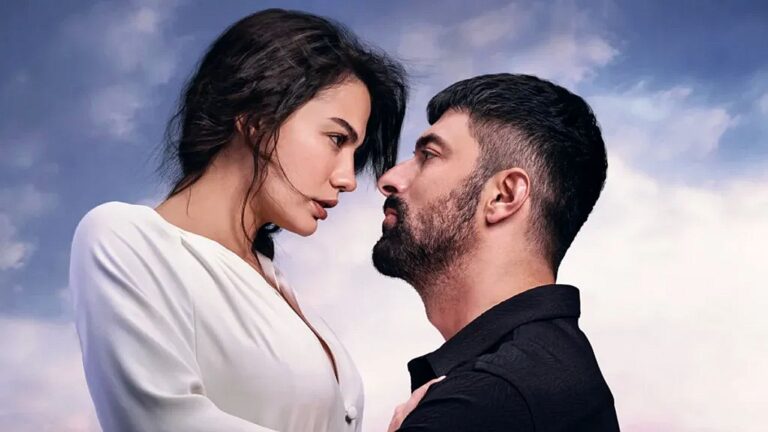 Protagonistas frente a frente em cena da série Meu Nome é Farah com olhar intenso antes de um beijo