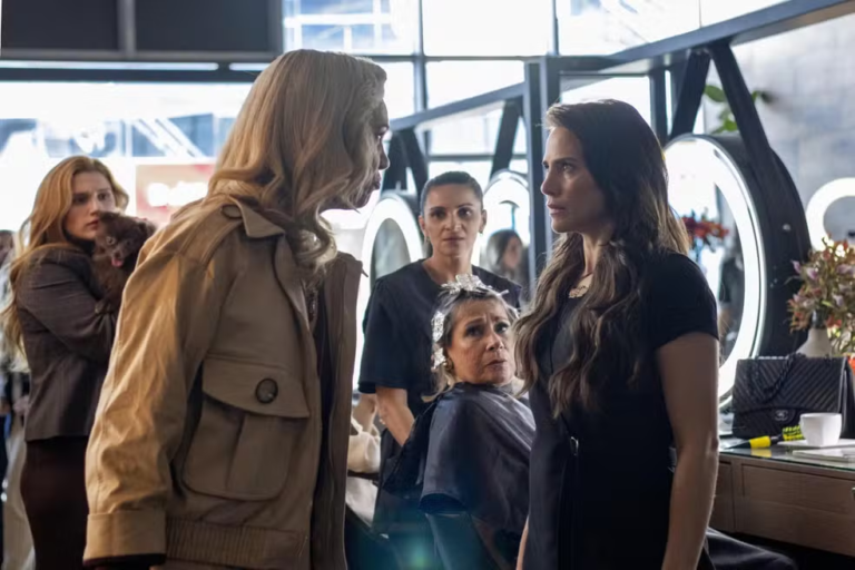 Pilar exige a demissão de Adriana do salão de beleza em Quem Ama Cuida