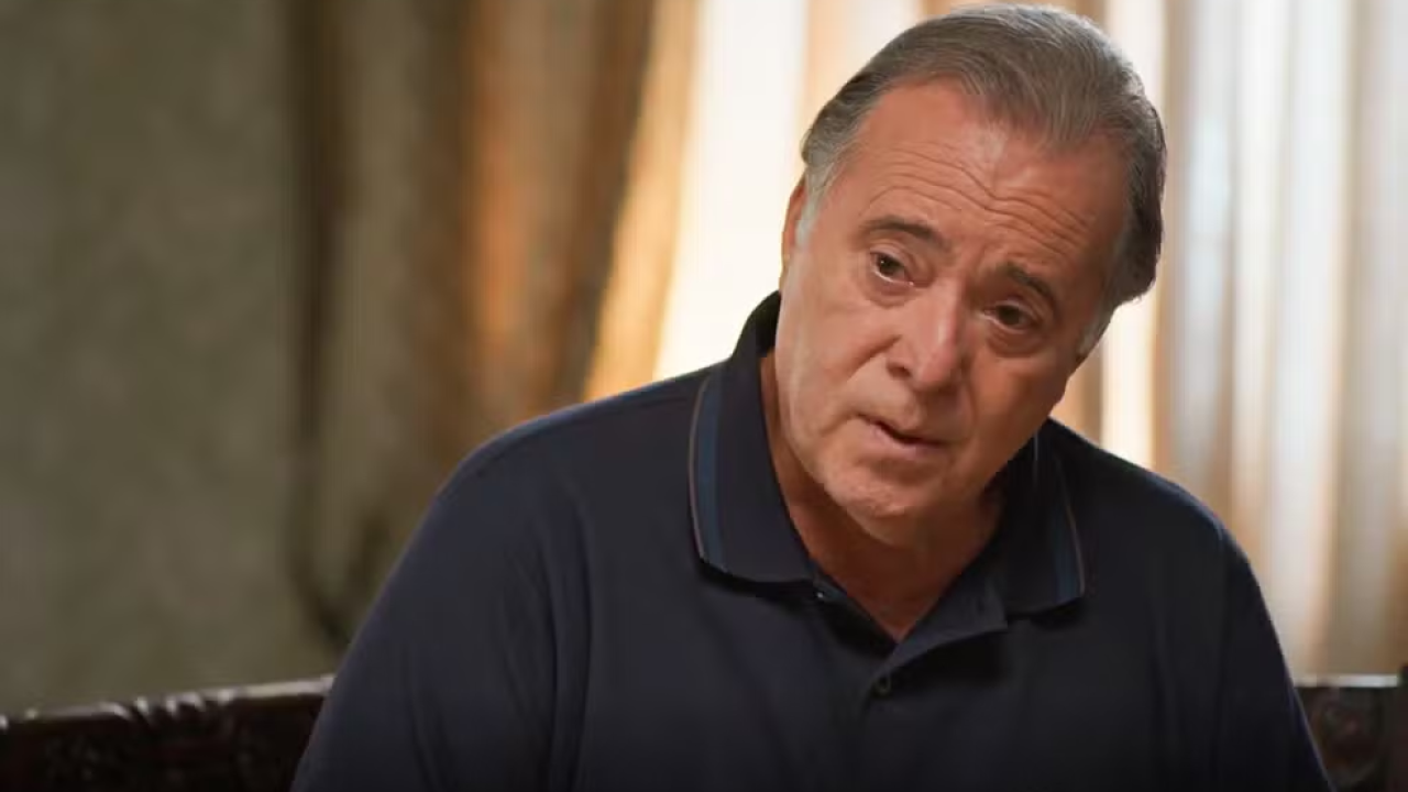 Abel fica sabendo da traquinagem de Leo, Sofia e Davi em Dona de Mim