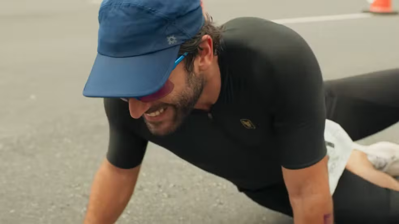 Afonso usa todas as suas forças para conseguir ultrapassar a linha de chegada em Vale Tudo