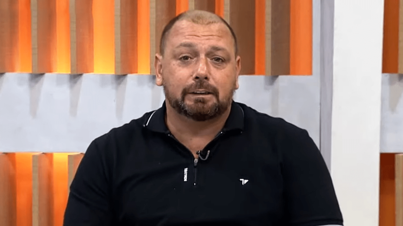 Imagem com foto do comentarista Alê Oliveira, que foi demitido da Band