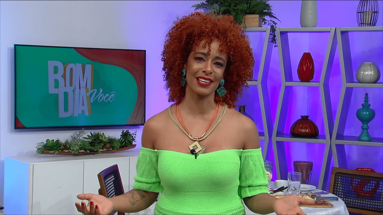 Imagem com foto da apresentadora Alinne Prado, do Bom Dia Você