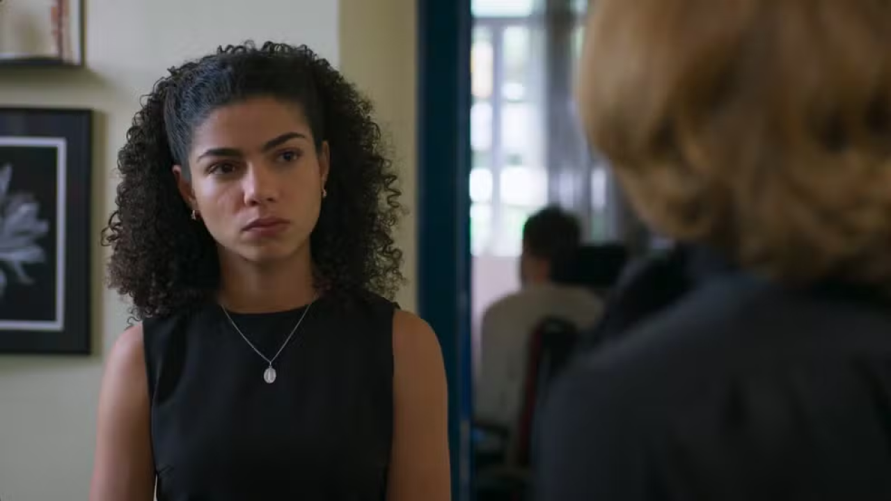 Ana Clara resolve escutar Fátima e desobedece Odete Roitman em Vale Tudo