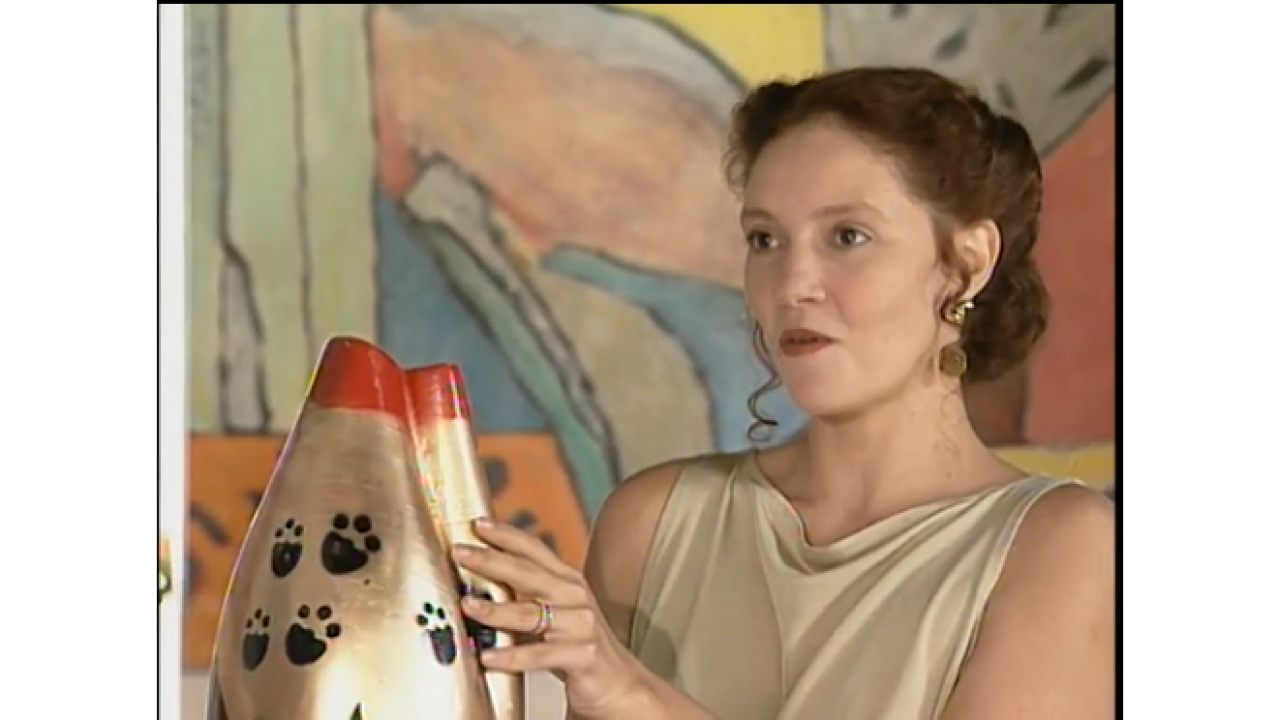 Andrezza compra um vaso para expor no atelier e Diná o achará cafona em A Viagem