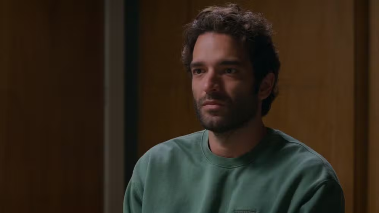 Após se sentir muito mal, Afonso resolve fazer uma consulta com o médico em Vale Tudo