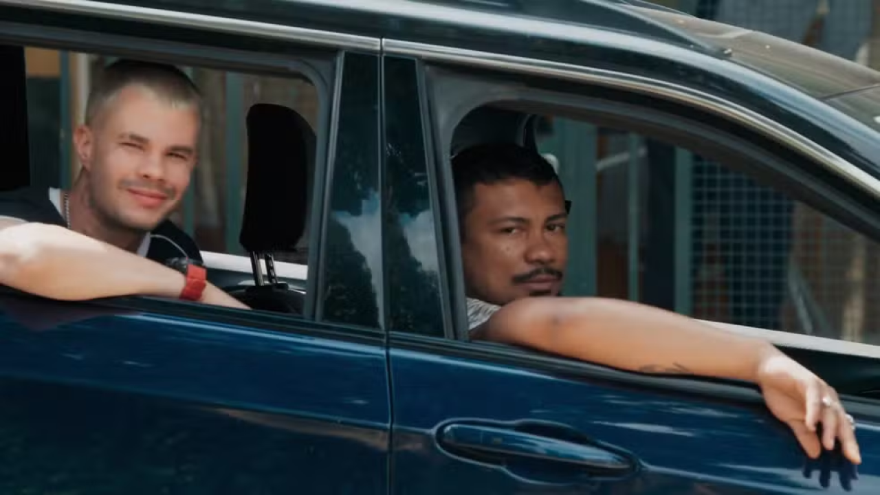 Bagdá vai até a casa de Raul para receber o que o garoto está lhe devendo em Três Graças