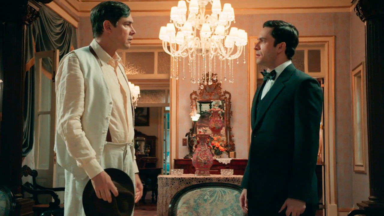 Candinho resolve mandar fazer cópias da marca de nascença de Júnior em Êta Mundo Melhor!