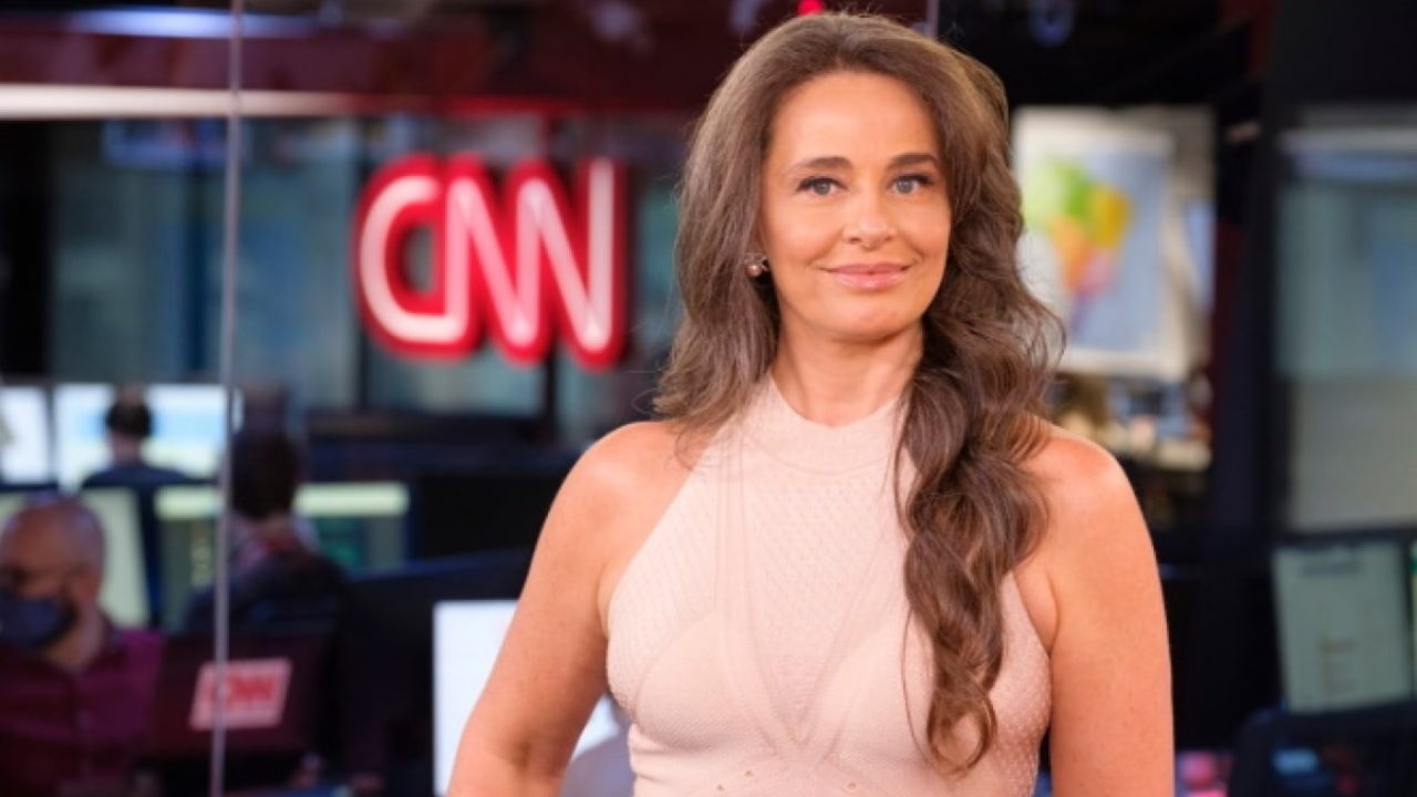 Imagem com foto da jornalista Carla Vilhena