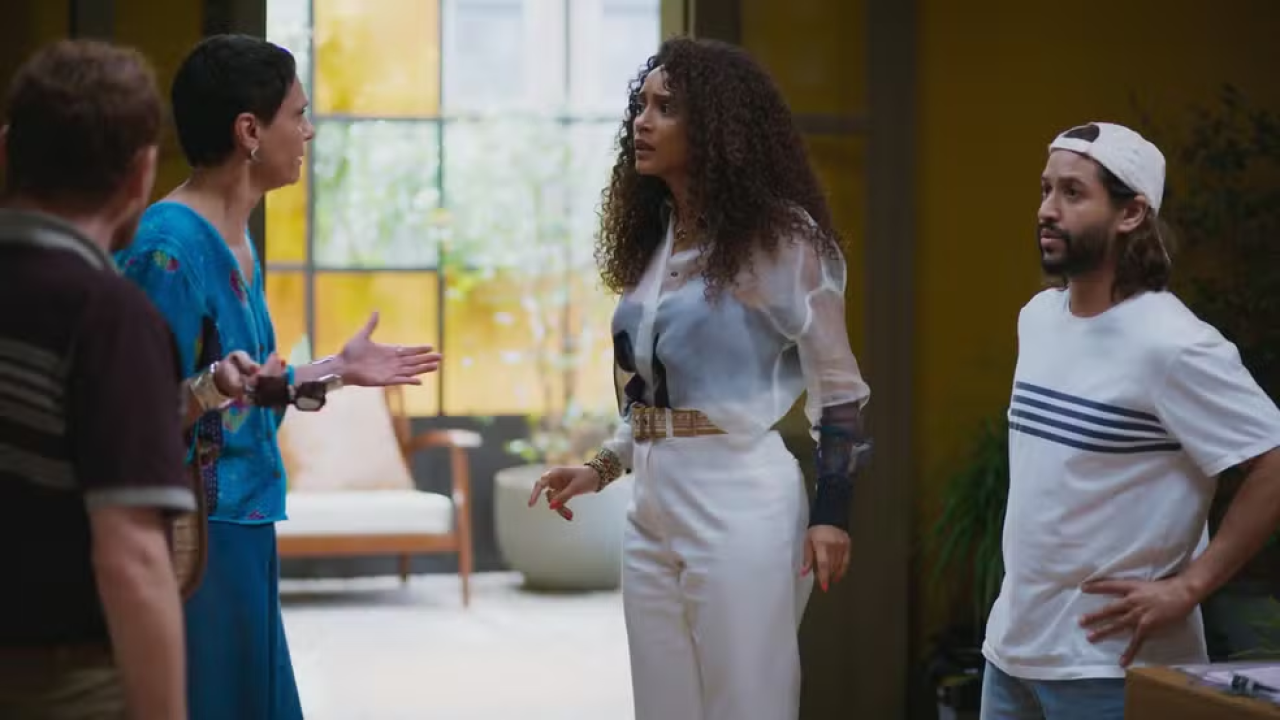 Celina avisa Raquel que Odete mandou envenenar a sua maionese em Vale Tudo