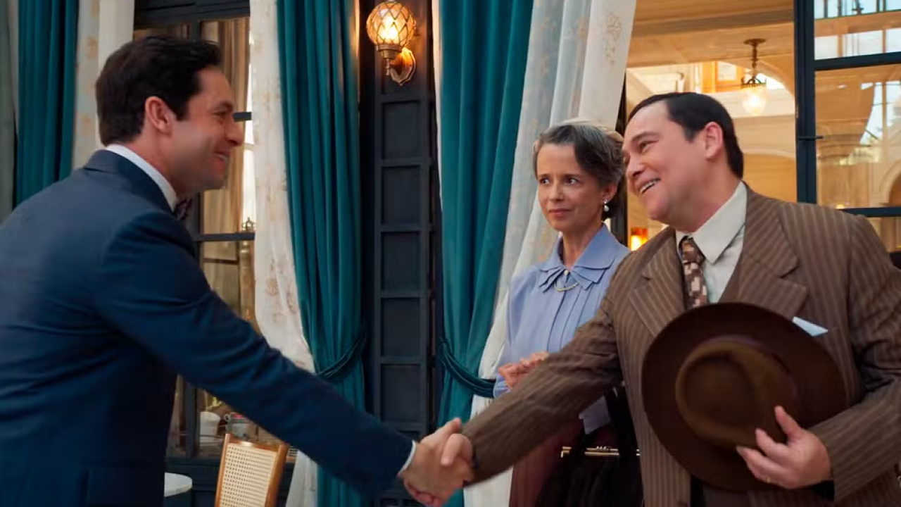 Celso conhece Marilda e Aderbal na confeitaria em Êta Mundo Melhor!