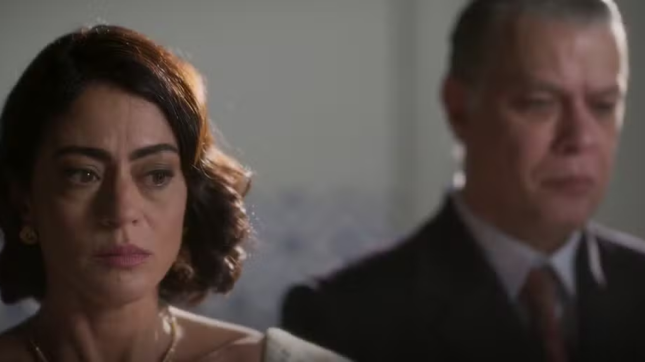 Clarice se lembra da noite de seu acidente e o que aconteceu com Valéria em Garota do Momento