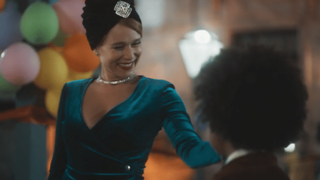 Conforme foi combinado, Gilda e Lucília se unem para conquistar Marcelino em Amor Perfeito