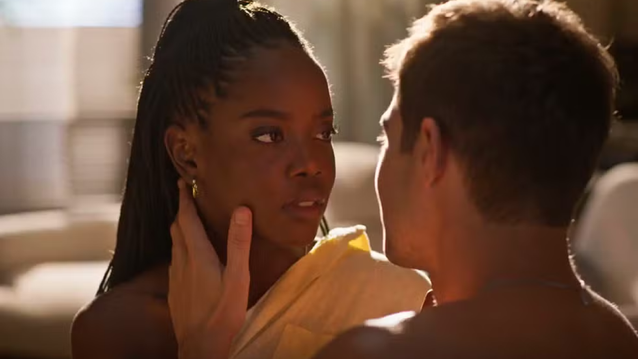 Davi recita mais um poema para Leona e a moça fica muito emocionada em Dona de Mim