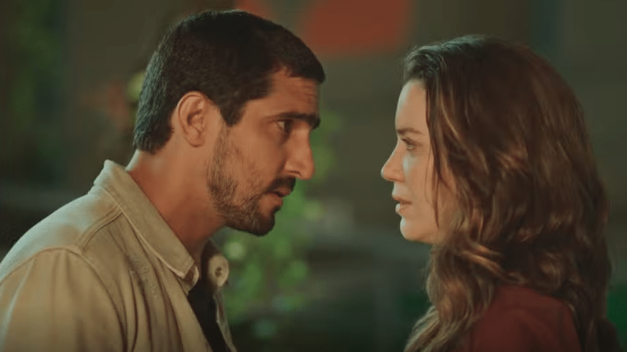 Depois de mensagens ameaçadoras, a fundação explode com Vênus e Tom dentro em Família é Tudo