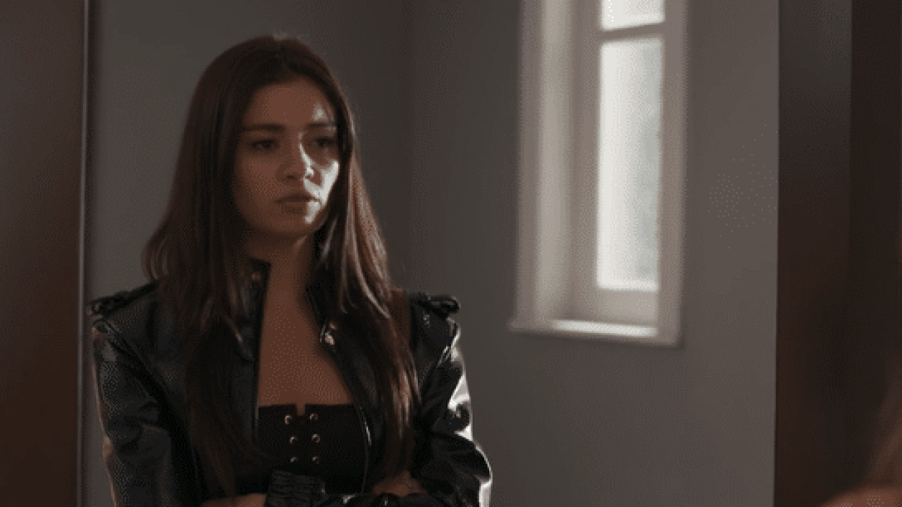 Eliana vai atrás de Buba para mandá-la não atravessar o seu caminho na conquista dos bens de Venâncio em Renascer