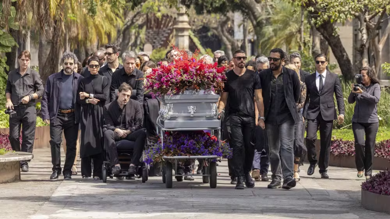 Enterro de Odete Roitman é marcado para seus familiares e amigos em Vale Tudo