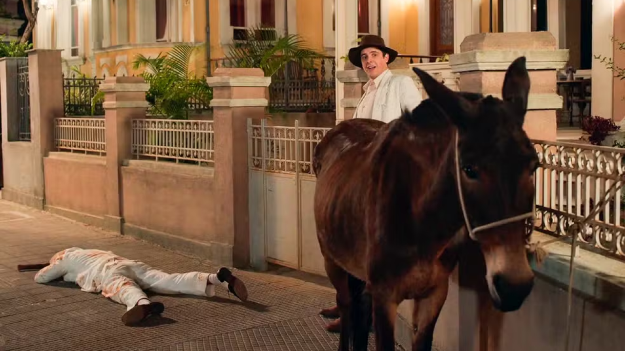 Ernesto é nocauteado por Policarpo em Êta Mundo Melhor!