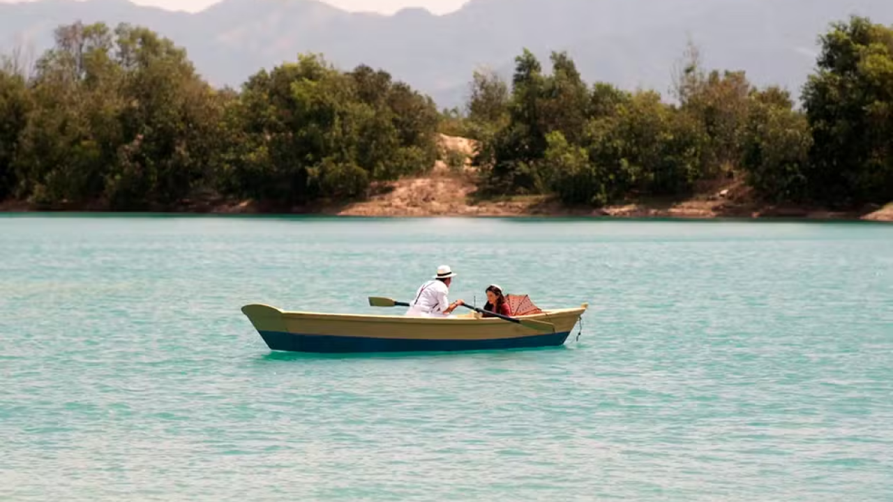 Ernesto sequestra Estela para que ela não conte os seus planos para Paixão em Êta Mundo Melhor!