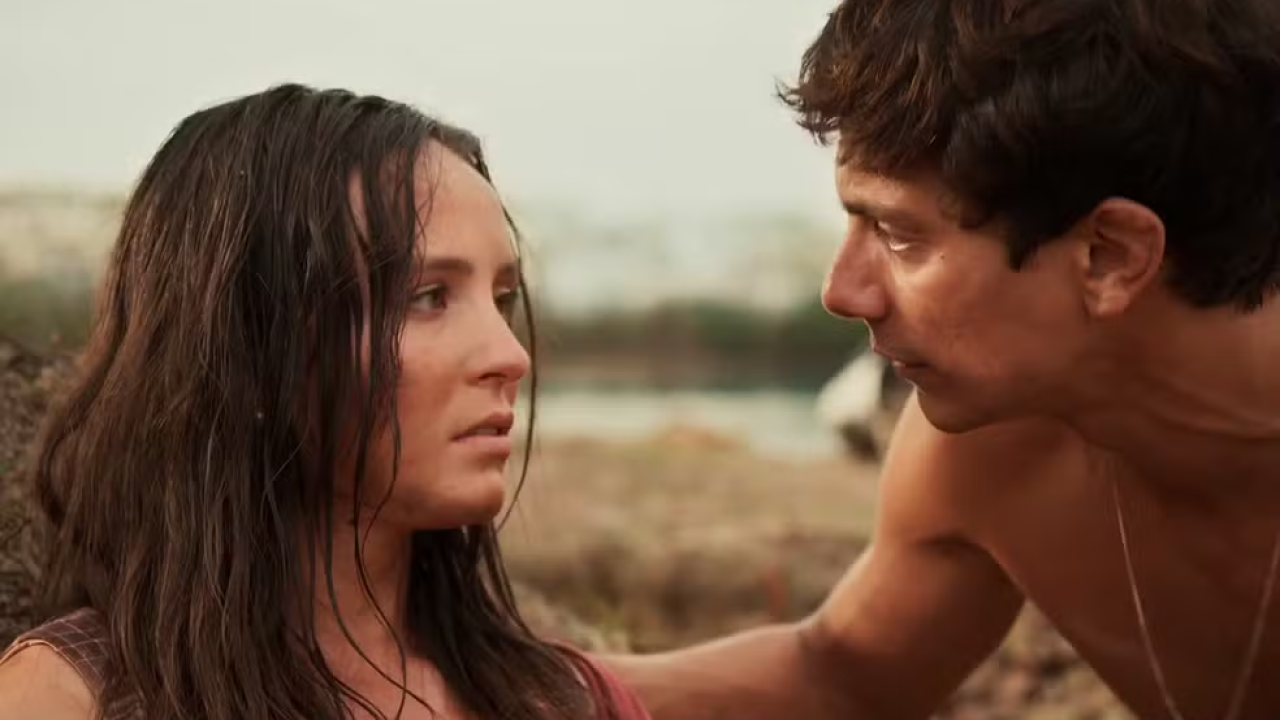 Estela implora ajuda a pescador e acaba desmaiando em Êta Mundo Melhor!