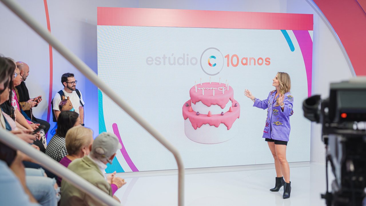 Foto de Daiane Fardin, apresentadora da RPC