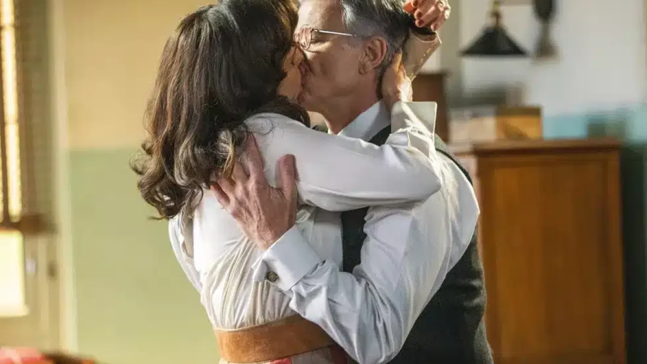 Eugênio beija Violeta em Além da Ilusão