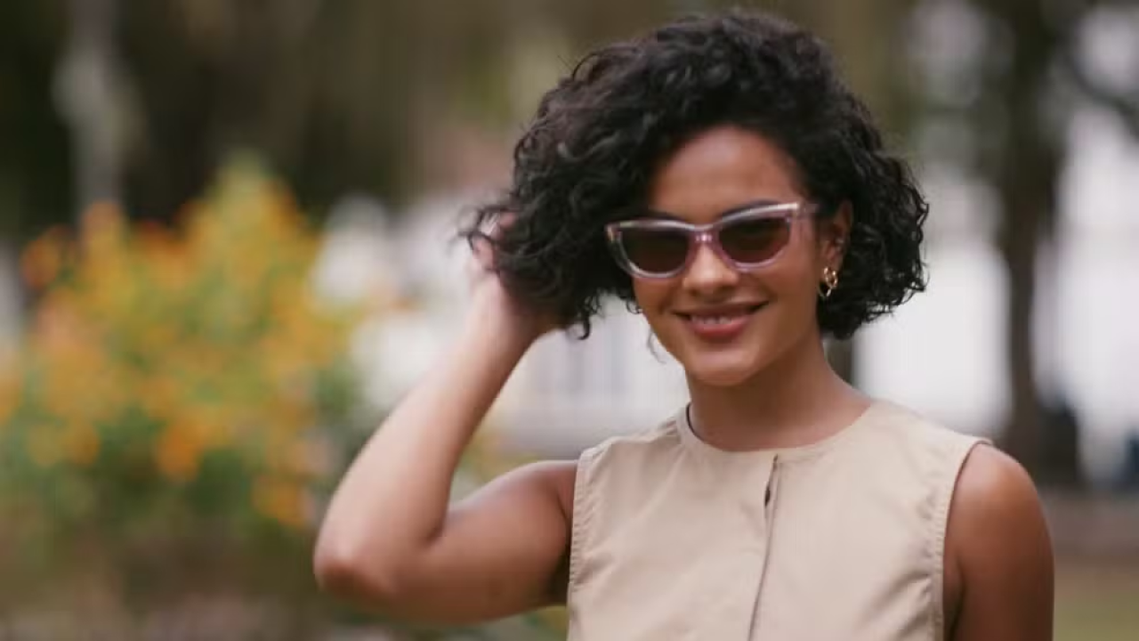 Fátima começa a usar o dinheiro da venda da casa para se passar por milionária em Vale Tudo